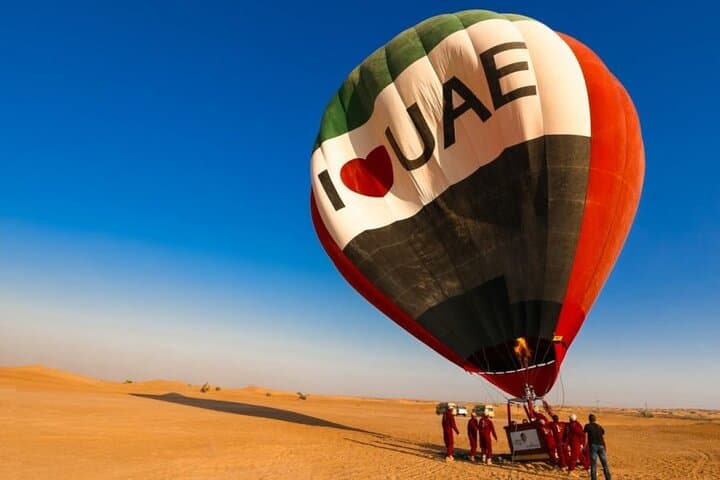 Sunrise Hot Air Balloon Over Dubai Desert with Vintage Land Rover Breakfast photo 5