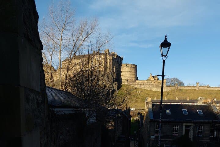 Edinburgh Interactive Treasure Hunt: Self-Guided Walking Game on the Royal Mile