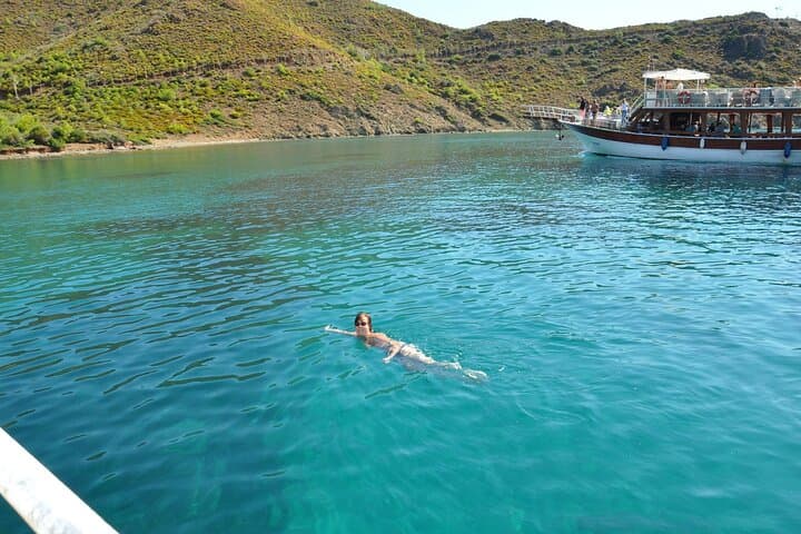 Alanya Catamaran Cruise: 6-Hour Boat Trip with Lunch & Drinks photo 4