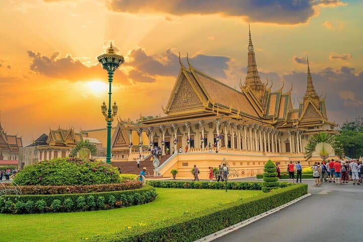 7-Day Cultural Tour: Angkor, Tonle Sap, Battambang & Phnom Penh photo 3