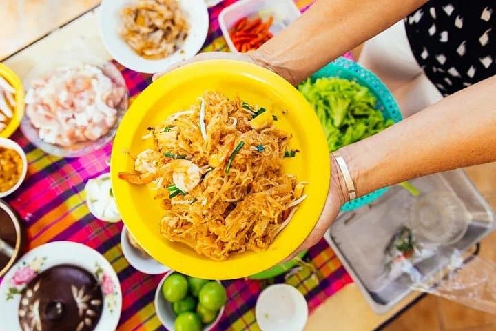 Chiang Mai Eat, Drink & Explore Market Food Tour — Sanpakoi & Warorot photo 1
