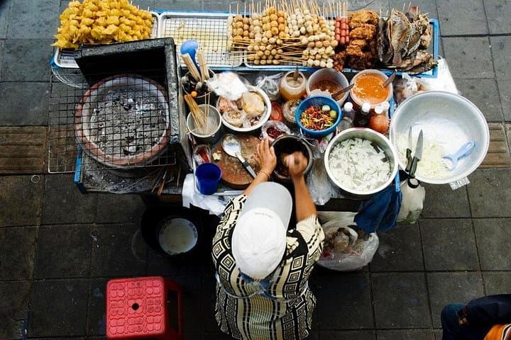 Chiang Mai Eat, Drink & Explore Market Food Tour — Sanpakoi & Warorot photo 3