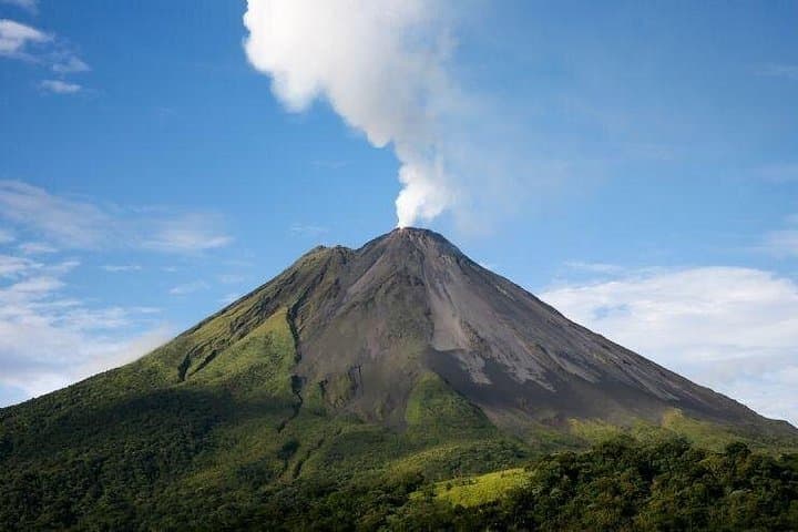 Day Trip to Arenal Volcano and Hot Springs: Hike, Wildlife and Thermal Baths photo 1