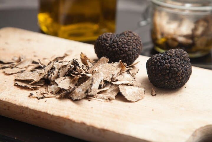 Truffle Hunt and Tuscan Meal: Truffle Search with Lunch or Dinner in Tuscany