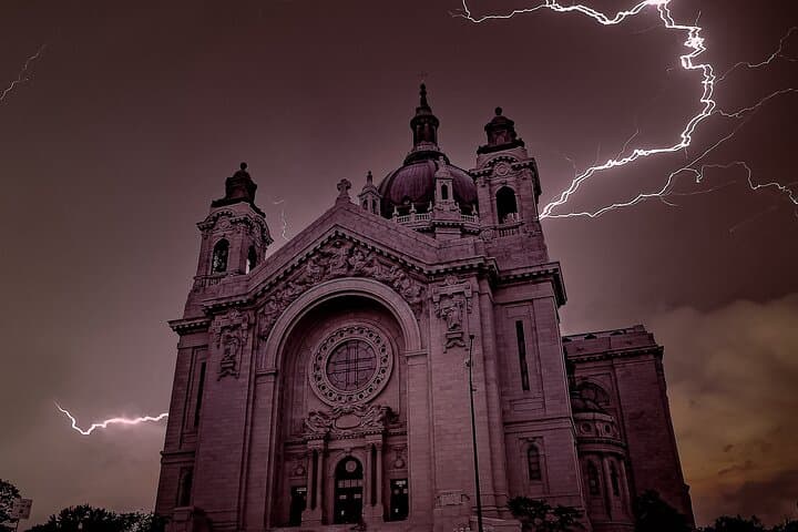 St. Paul Haunted Walking Tour: Summit Avenue Ghosts & Historic Hauntings