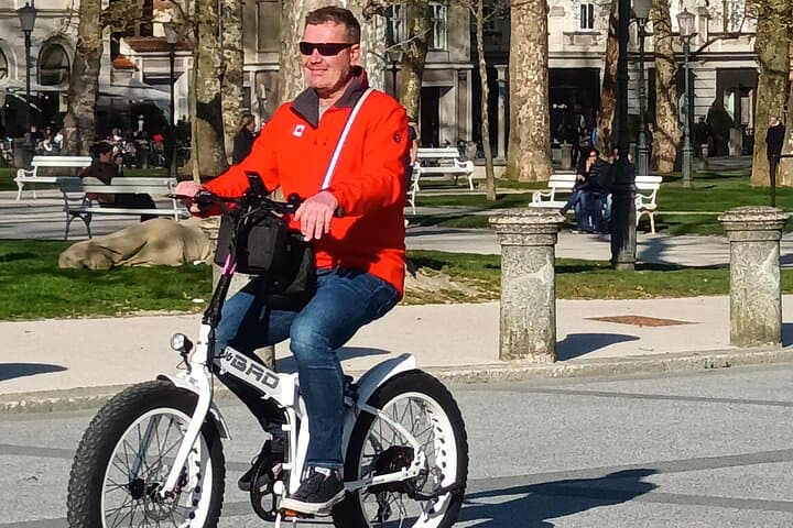 Electric Bike Rental in Ljubljana: Cruise Castle Views & Riverfront Routes photo 6