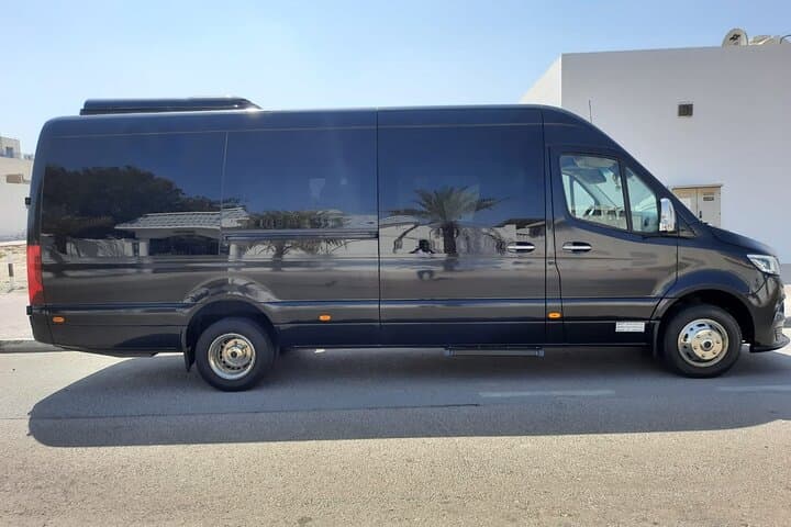 Private Chauffeur Service in Dubai: Luxury Car Hire with Professional Driver photo 3