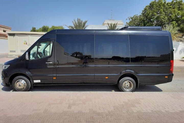Private Chauffeur Service in Dubai: Luxury Car Hire with Professional Driver photo 4