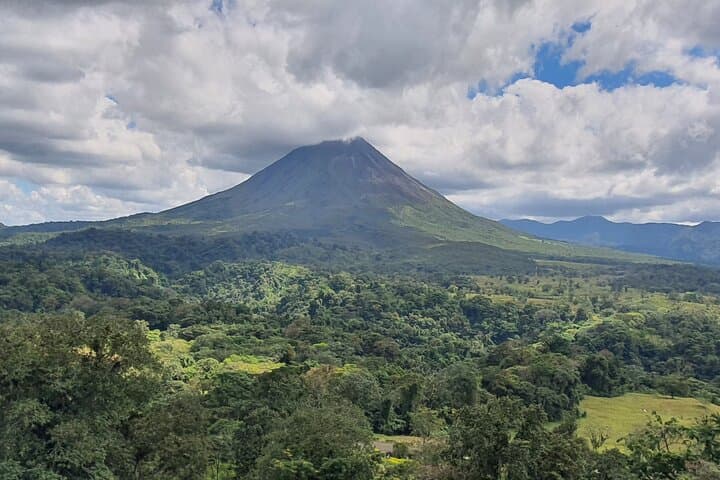 Full-day Arenal Volcano Rainforest: Hanging Bridges, Waterfall & Hot Springs photo 4