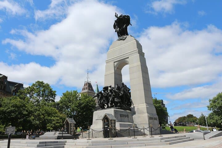 Ottawa Mystery Quest: Self-Guided Detective Walking Game Through Parliament Hill