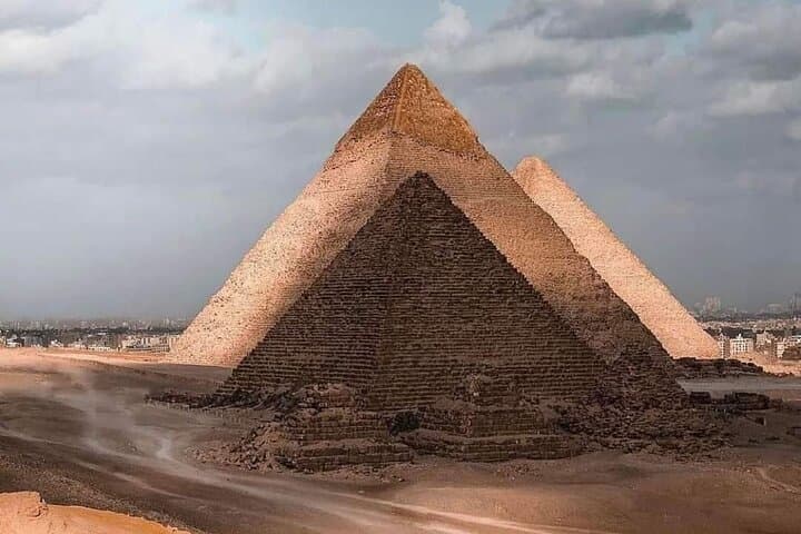 Private Cairo Day Tour: Pyramids, Sphinx & Egyptian Museum photo 2