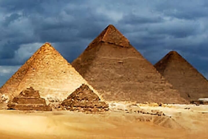 Private Cairo Day Tour: Pyramids, Sphinx & Egyptian Museum photo 4