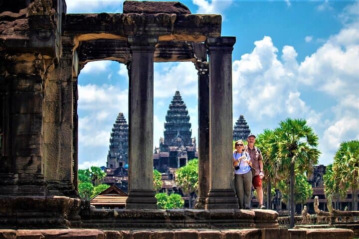 Six-Day Cambodia Highlights: Angkor Sunrise to Phnom Penh Historical Tour photo 3