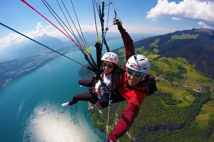 Paragliding Over Interlaken: Full-Day Alpine Flight and Sightseeing from Zurich