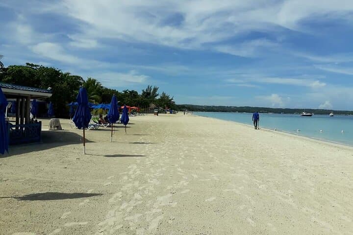 Discover Jamaica's Pristine Paradise: Negril's 7 Mile Beach and Rick’s Cafe photo 2