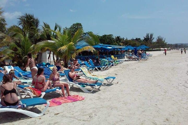 Discover Jamaica's Pristine Paradise: Negril's 7 Mile Beach and Rick’s Cafe photo 4