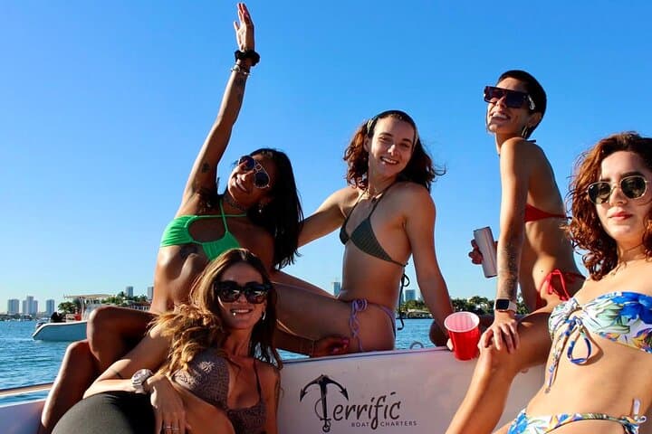 Half-Day Miami Biscayne Bay Charter: Mansions, Sandbar & Raccoon Island photo 2