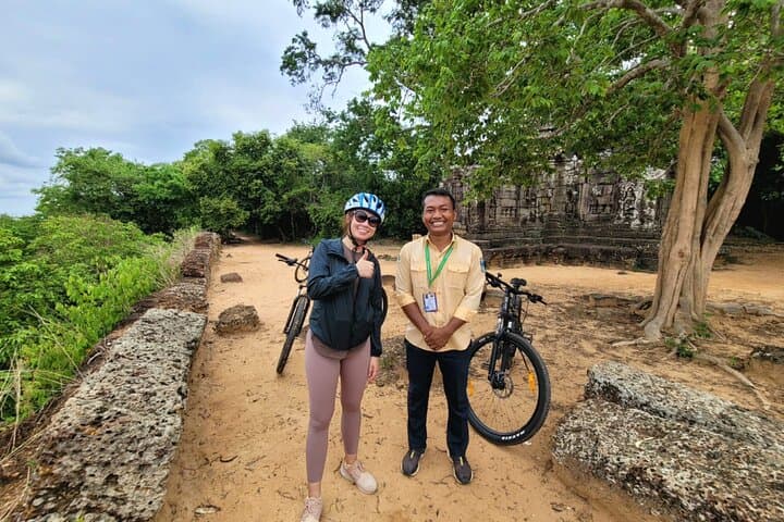 Angkor Wat Bike Tour with Lunch — Full-Day Small-Group Temple Ride photo 2