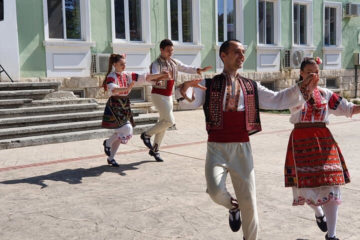 One-Day Cross-Border Bulgaria Trip: Veliko Tarnovo, Arbanasi & Basarabovo photo 5