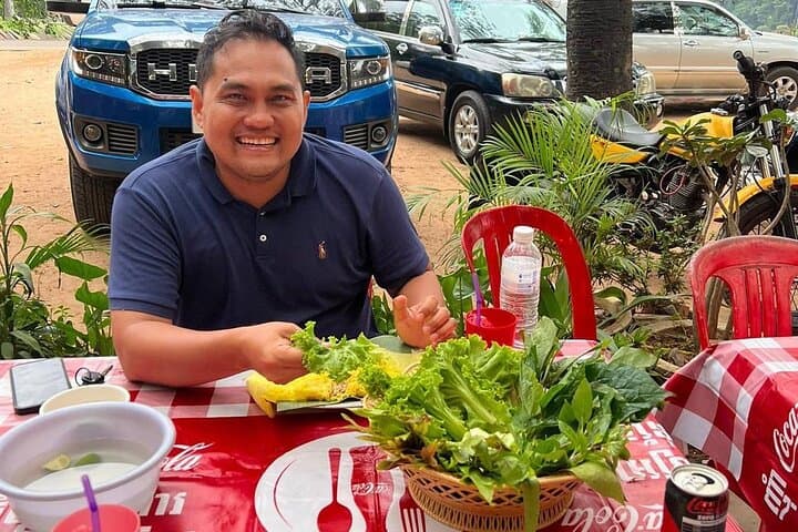 Siem Reap Evening Food Tour: 10 Local Tastings with Drinks & Hotel Pickup