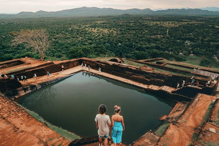 Colombo to Kandy Shuttle: Sigiriya Rock & Dambulla Cave Temple Day Tour