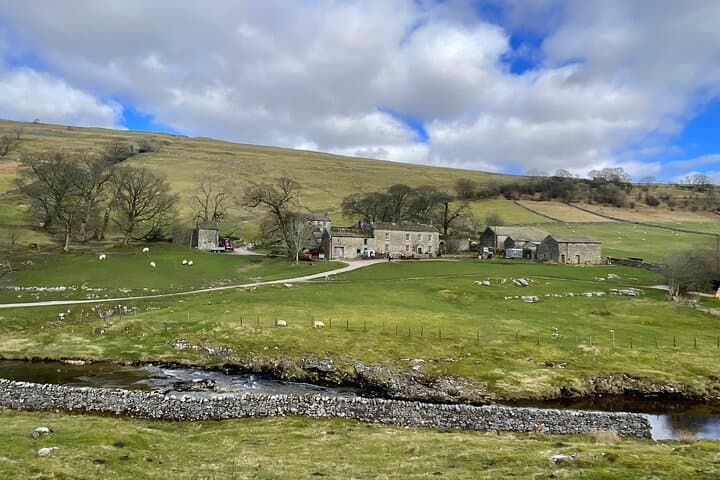 Private All Creatures Great & Small Dales Tour from Thirsk — Grassington, Malham & Film Locations