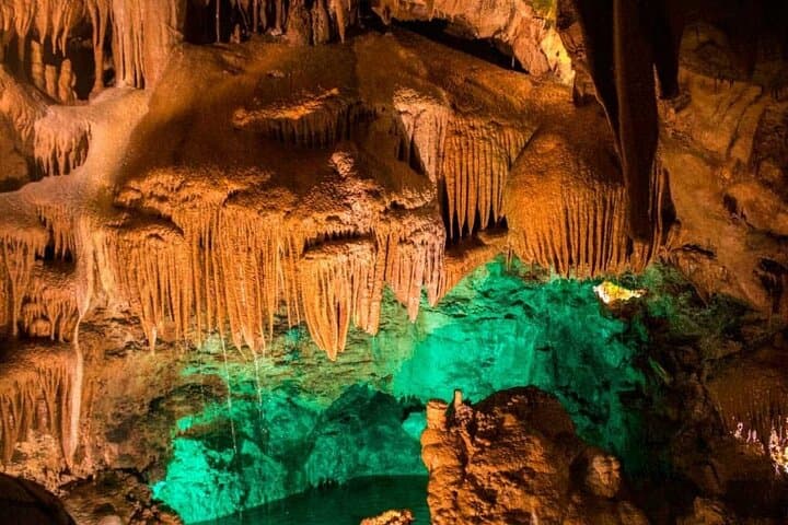 Full-Day Serras de Aire e Candeeiros Nature Park Tour — Caves, Karst & Hikes