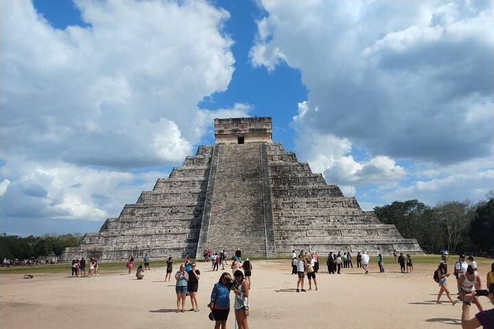 Chichén Itzá and Cenote Ik Kil — Day Tour from Mérida
