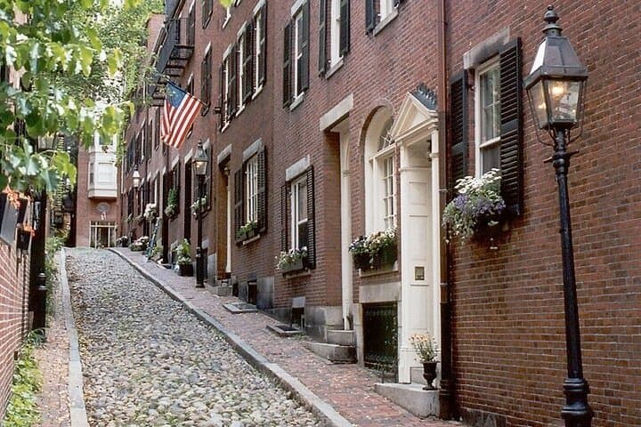 Private 1.5-Hour Freedom Trail Walking Tour: Historic Boston in Costume photo 3