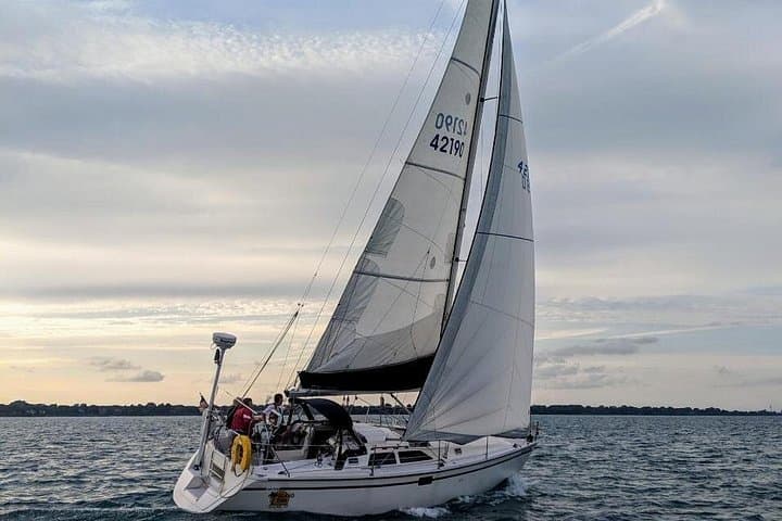 2-Hour Sailing Adventure on Lake Michigan from Racine — City Views & Hands-On Crew photo 1