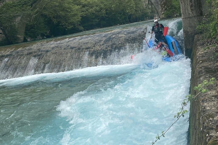 Extreme Rafting on Voidomatis River: 6km Adventure Through Vikos Gorge photo 4