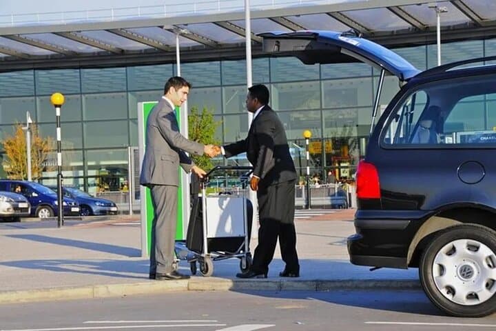 Private Abu Dhabi Airport Transfer — Door-to-Door Comfort with Local Meet & Greet photo 5