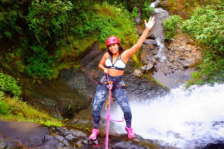 Cloud-Forest Waterfalls and 30m Rappelling Day Trip from Guayaquil
