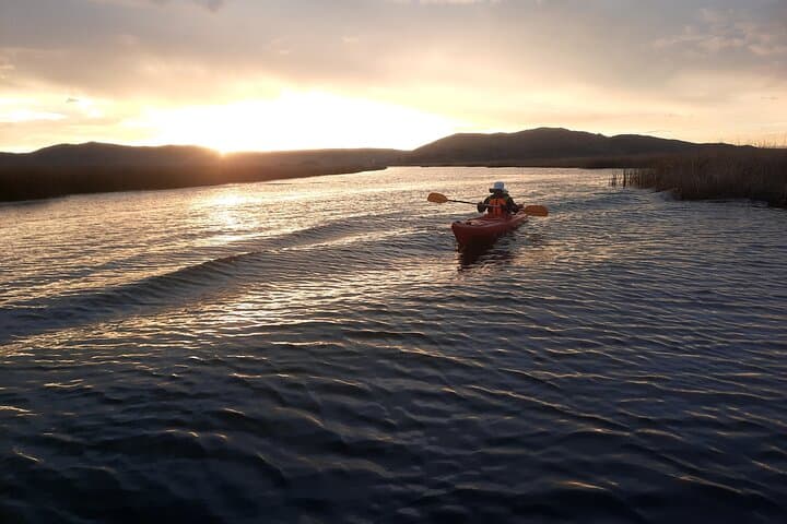 Sunset Kayak Tour on Lake Titicaca: 3-Hour Puno Paddle to the Uros