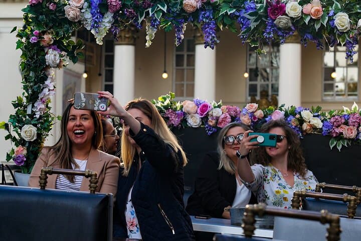 Sunset Rooftop Bar Bus Tour — London Skyline Drinks & Sights photo 3