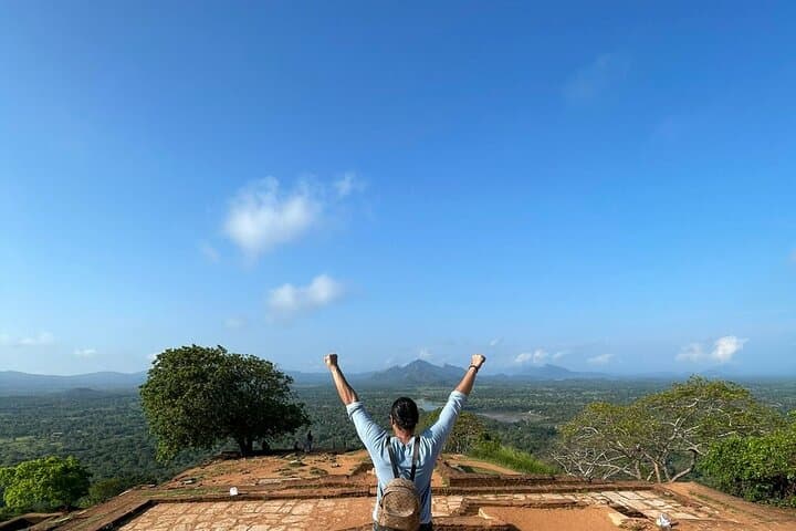 Five-Day Cultural Circuit: Kandy, Sigiriya, Dambulla, Galle & Colombo