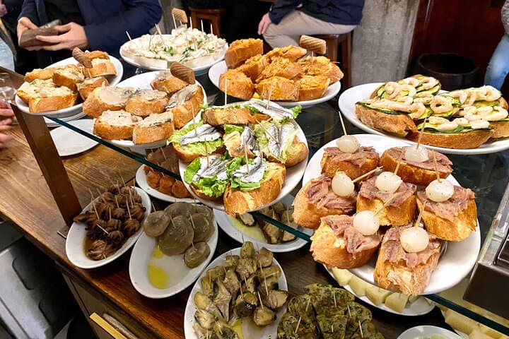 Venice Street Food and Sightseeing Walking Tour — Rialto Market Cicchetti & City Sights photo 4