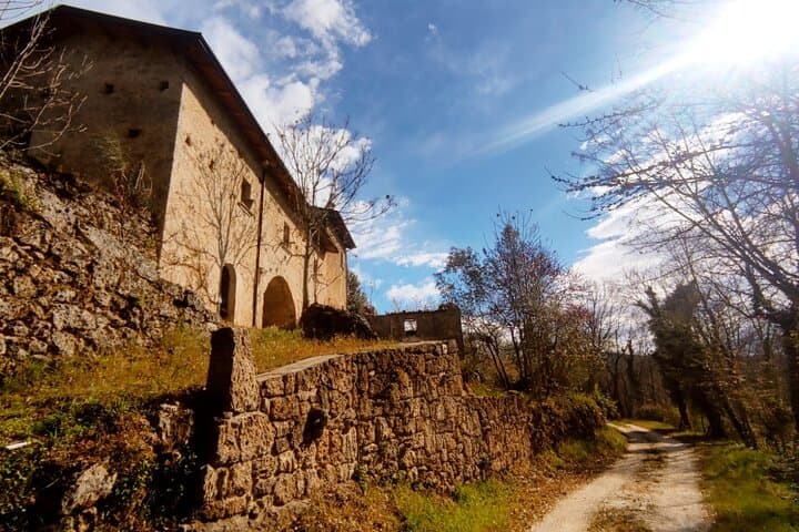 Hike The Rock: Ancient Refuge & Grotte Reali in Alto Volturno photo 3