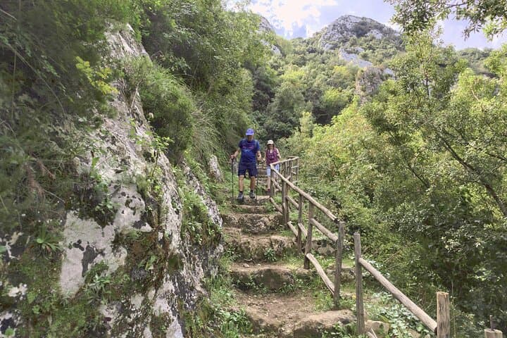 Trekking Cavagrande from Syracuse — Hike to Cavagrande del Cassibile's Natural Pools photo 2