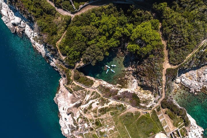 Paddle Boarding to Bagni Regina Giovanna — Sorrento Small-Group SUP Tour photo 4
