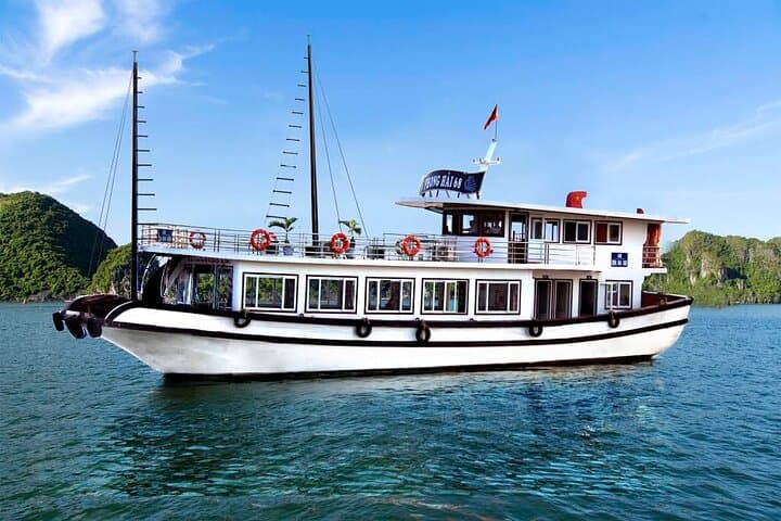 Halong Bay Full-Day Cruise with Kayak, Surprise Cave & Titov Island photo 4