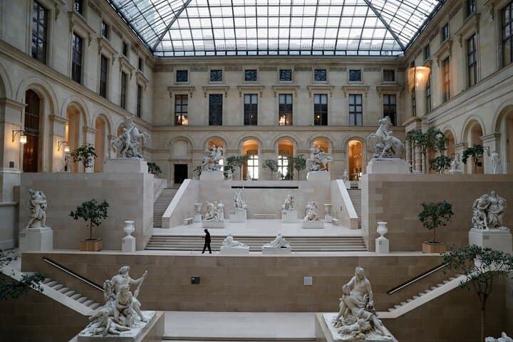 Paris in Four Hours: VIP Private Tour with Guide and Driver photo 2