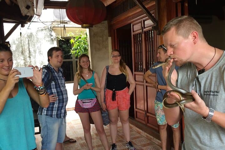 Le Mat Snake Village Tour: Snake Tasting & Farm Visit from Hanoi photo 2