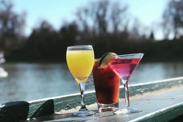 Private Concert Cruise on the Sacramento River: Evening Music & Custom Docking