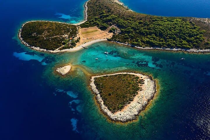 Private Boat Tour from Hvar to Blue Cave, Vis & Pakleni Islands photo 4