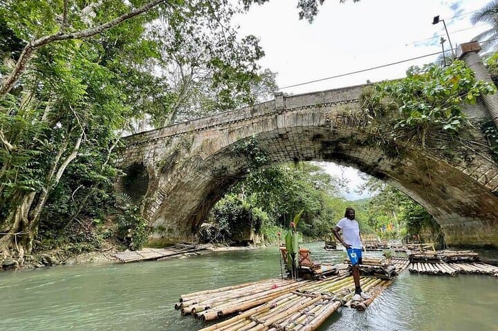 Montego Bay Bamboo Rafting on Lethe River: Relaxing Two-Person Raft Ride with Limestone Massage photo 4