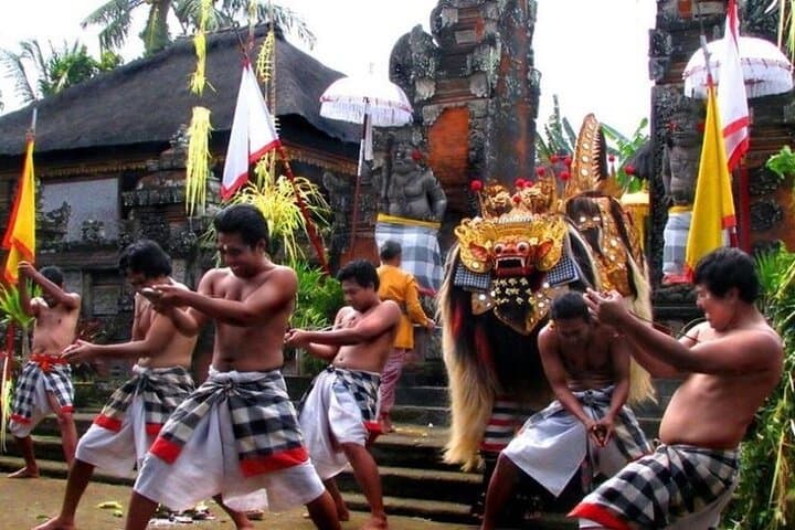 Ubud Day Tour: Barong Dance, Monkey Forest, Tegenungan Waterfall & Tirta Empul photo 4