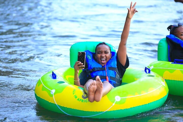 lazy-river-tubing-on-the-nile-near-jinja-uganda