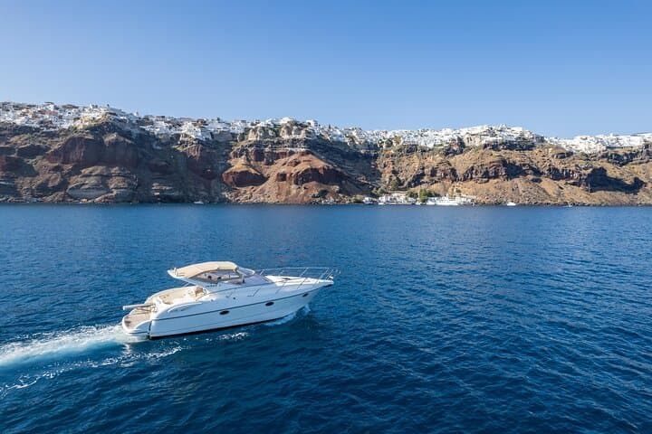 Private Santorini Yacht Cruise: Caldera Sights, Volcano Baths & Thirasia Lunch