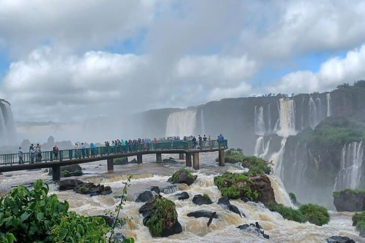 Iguaçu Falls Brazilian Side: Boat Safari, Falls Walkways & Bird Park Guide photo 4